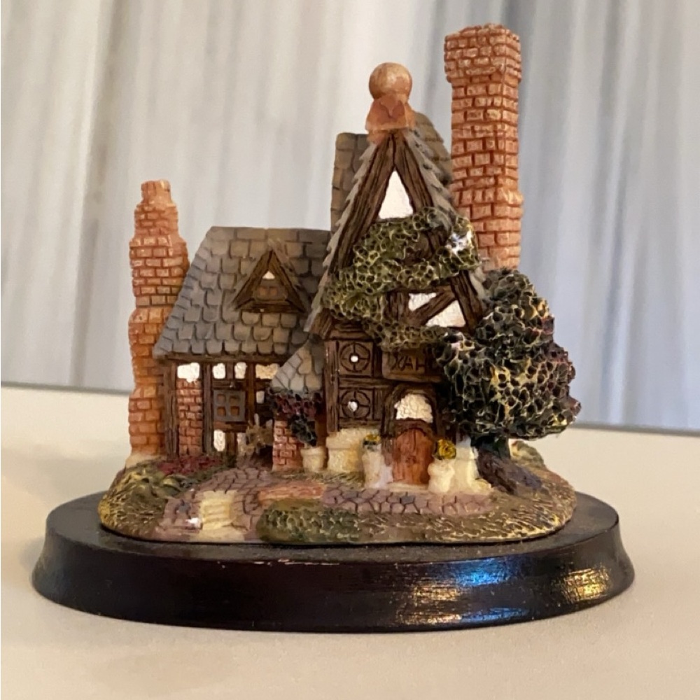 Little Cabin Holiday Decoration
